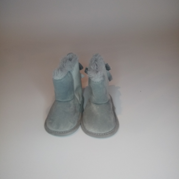 Carter's boots for 3-6 month old - Picture 3 of 4